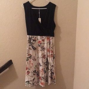 🥰NWT! Pretty Black and Floral Faux Wrap Midi Dress